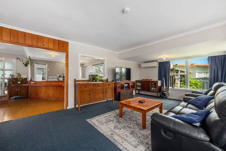 Photo of property in 36 Parakai Avenue, Parakai, 0830