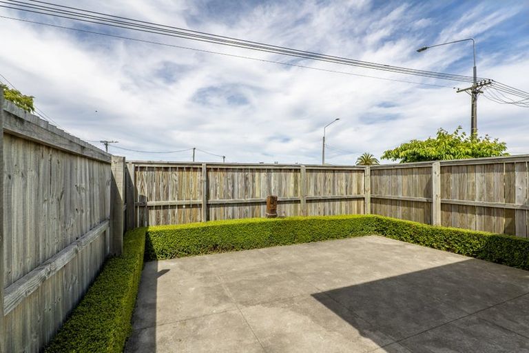 Photo of property in 1/500 Harewood Road, Harewood, Christchurch, 8051