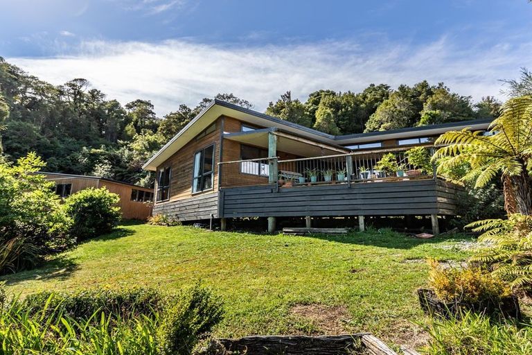 Photo of property in 88 Clifton Road, Kaiata, Greymouth, 7805
