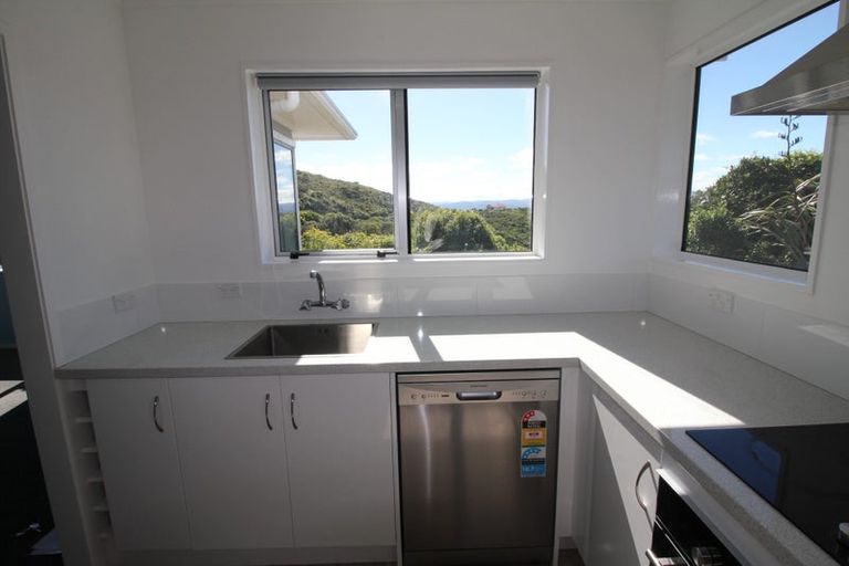 Photo of property in 14b Bayswater Place, Newlands, Wellington, 6037