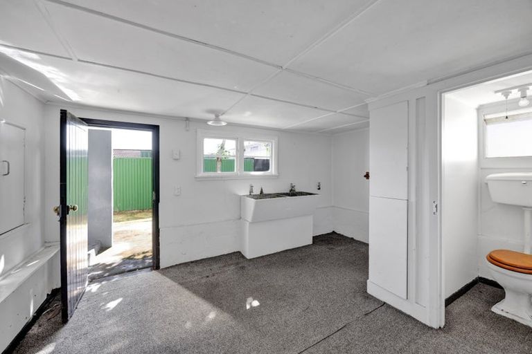Photo of property in 14 Dives Avenue, Hawera, 4610
