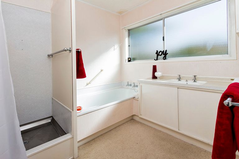 Photo of property in 3/34 Uxbridge Road, Mellons Bay, Auckland, 2014