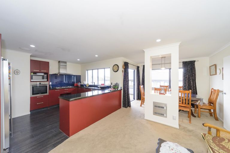 Photo of property in 22 Logan Way, Kelvin Grove, Palmerston North, 4414