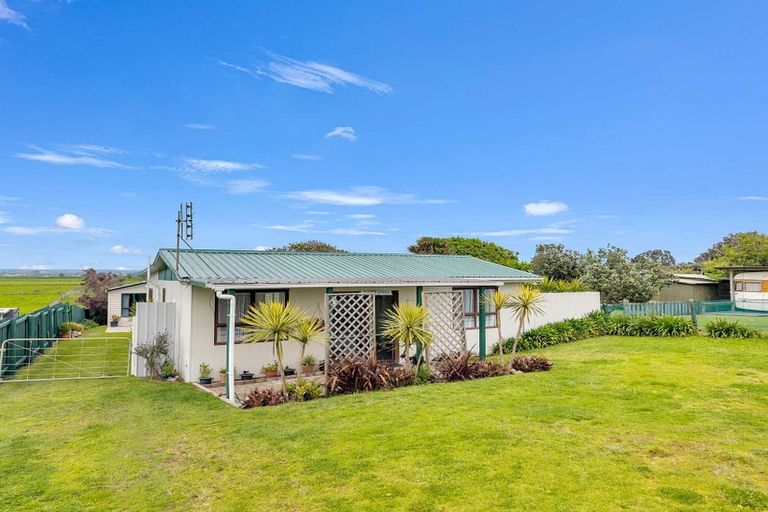 Photo of property in 100 Pukehina Parade, Pukehina, 3189