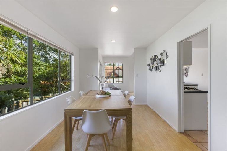 Photo of property in 17 Mandeville Place, Unsworth Heights, Auckland, 0632