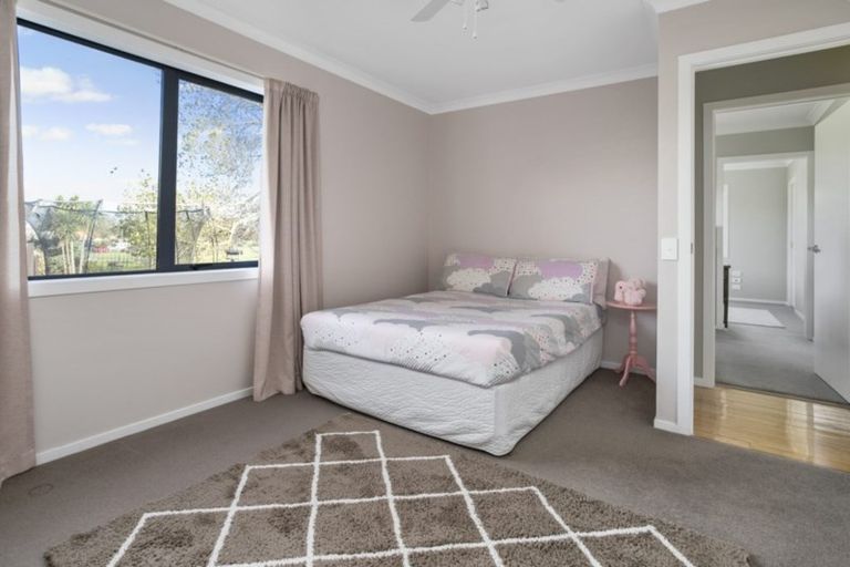 Photo of property in 8 Kiekie Road, Mangere Bridge, Auckland, 2022