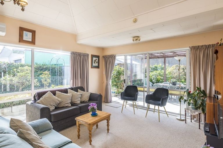 Photo of property in 2a Cypress Grove, Paraparaumu, 5032