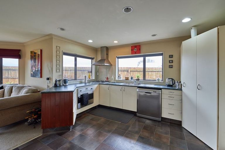 Photo of property in 14 Brookside Close, Highbury, Palmerston North, 4412