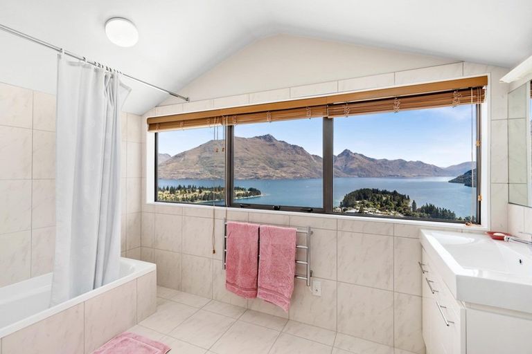 Photo of property in 15 Belfast Terrace, Queenstown, 9300
