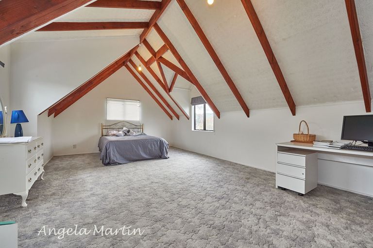 Photo of property in 12 Oak Crescent, Ashhurst, 4810