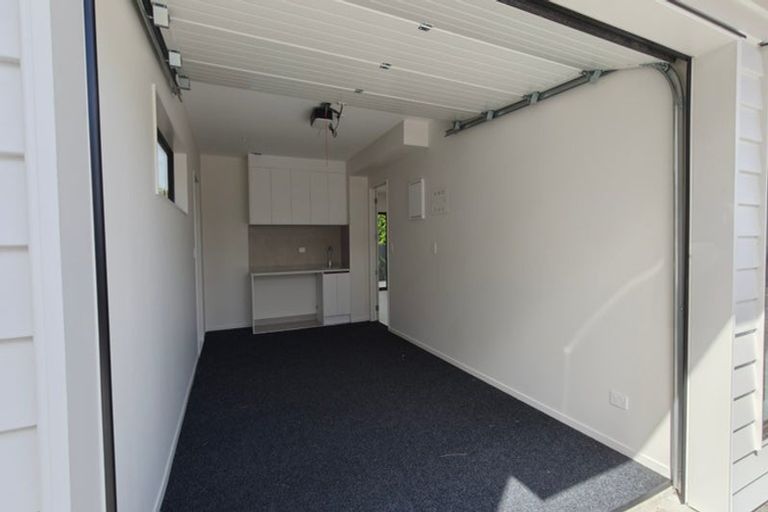 Photo of property in 118 Chivalry Road, Glenfield, Auckland, 0629