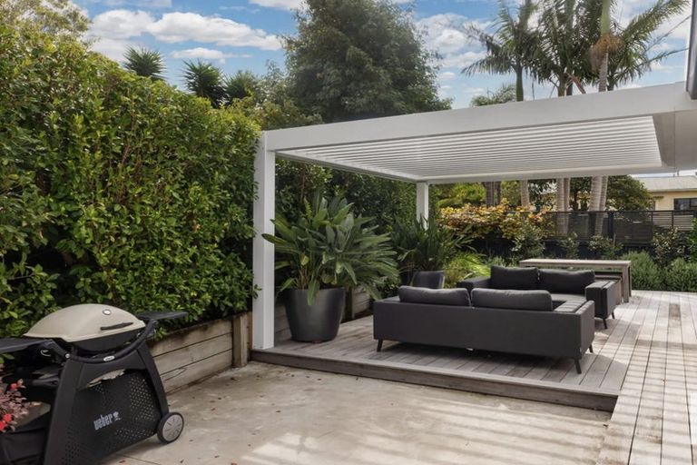 Photo of property in 28 Alfred Street, Northcote Point, Auckland, 0627