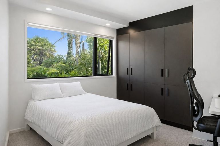 Photo of property in 22a Eastcliffe Road, Castor Bay, Auckland, 0620