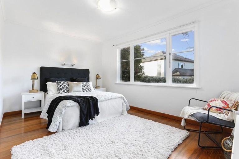 Photo of property in 534 West Coast Road, Oratia, Auckland, 0604