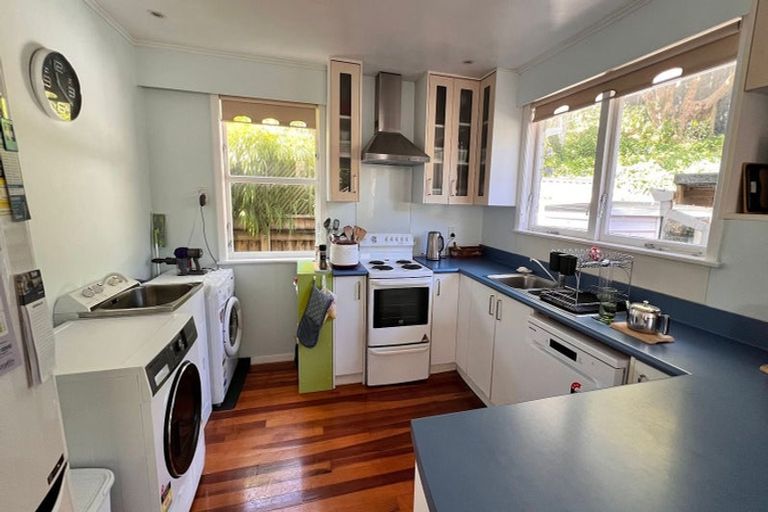 Photo of property in 2/26 Tawa Street, Eastbourne, Lower Hutt, 5013