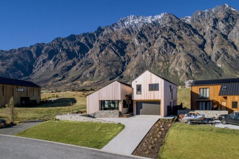 Photo of property in 18 Falconer Rise, Jacks Point, Queenstown, 9371