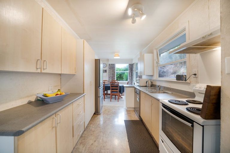 Photo of property in 3 Jonathan Way, Paparangi, Wellington, 6037