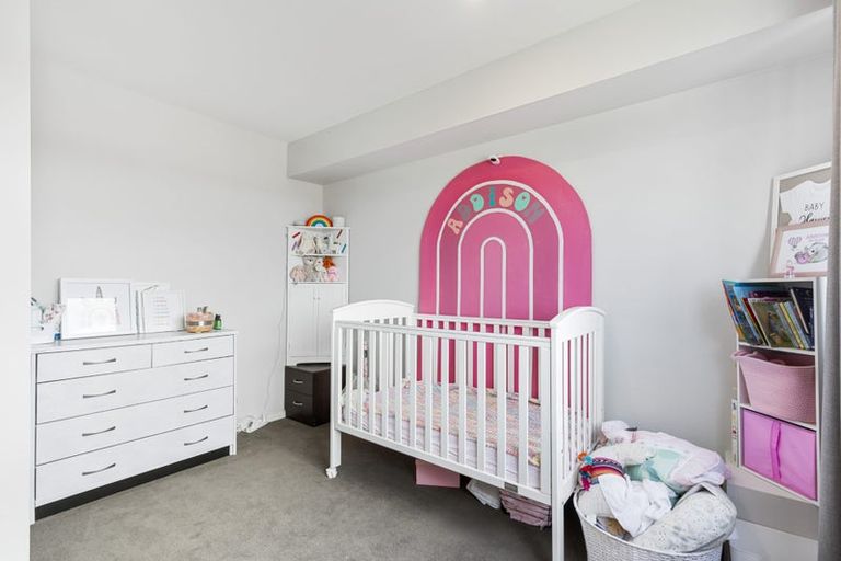 Photo of property in 5/11 Ray Small Drive, Papakura, 2110