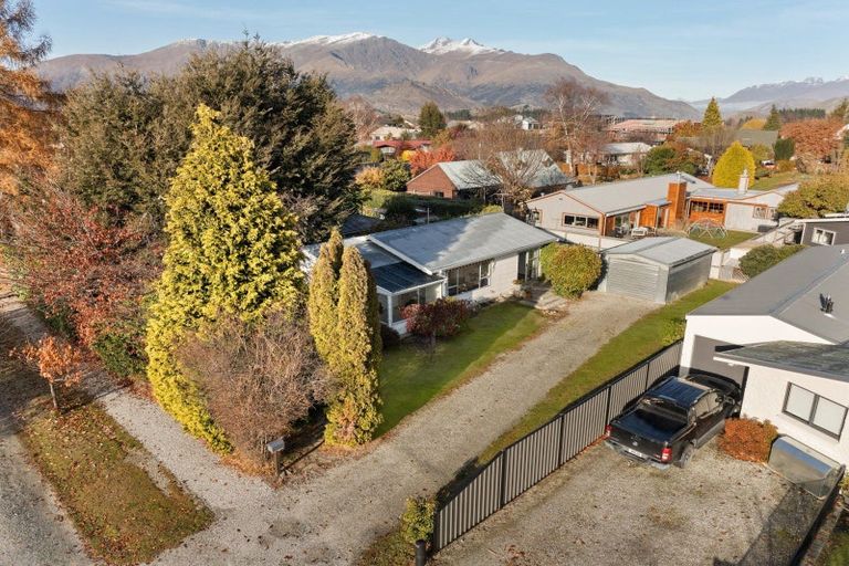 Photo of property in 10 Adamson Drive, Arrowtown, 9302