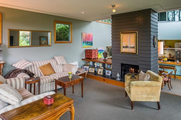 Photo of property in 19 Dillon Street, Lowry Bay, Lower Hutt, 5013