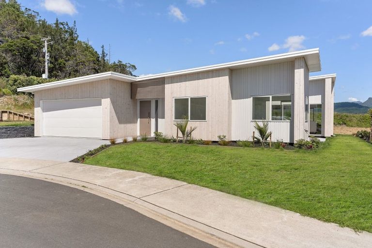 Photo of property in 16 Ian Hopper Way, Pauanui, 3579