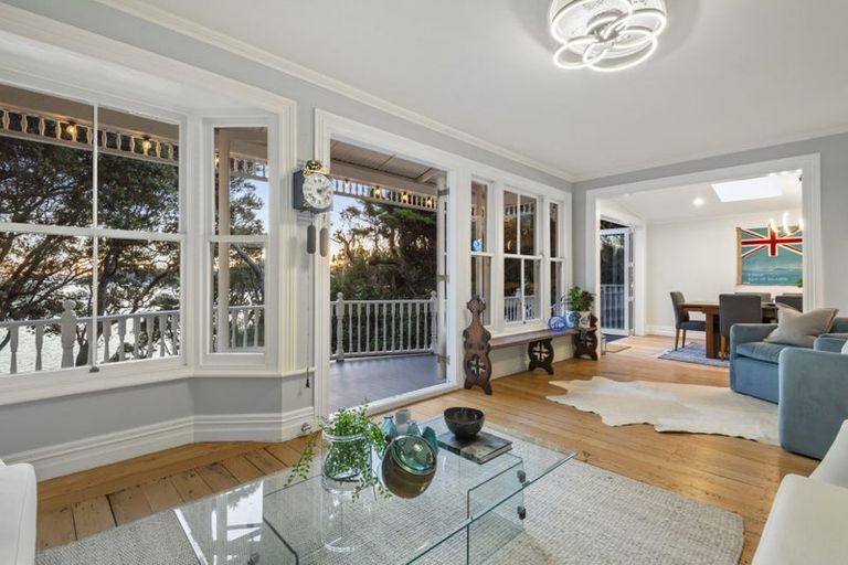 Photo of property in 36 Queen Street, Northcote Point, Auckland, 0627