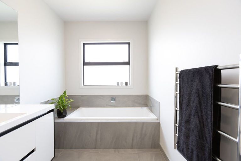 Photo of property in 12 Ruahine Road, Poraiti, Napier, 4112