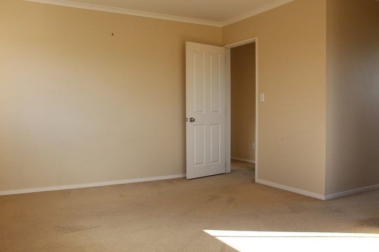 Photo of property in 4 Trotting Terrace, Fairview Heights, Auckland, 0632