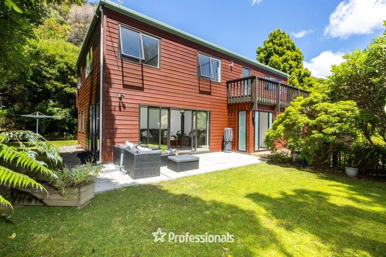 Photo of property in 8 King Charles Drive, Kingsley Heights, Upper Hutt, 5018