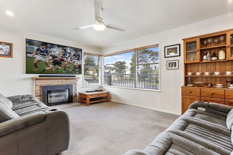 Photo of property in 42 Castleford Street, Green Bay, Auckland, 0604