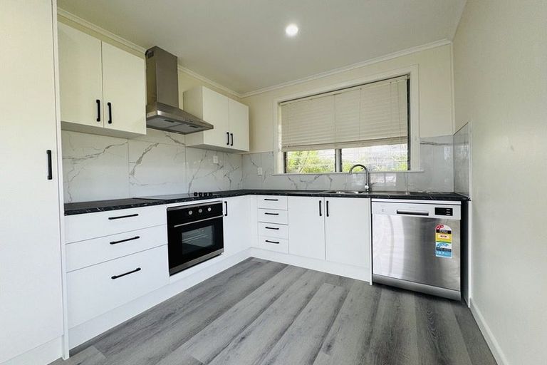 Photo of property in 75 Awaroa Road, Sunnyvale, Auckland, 0612