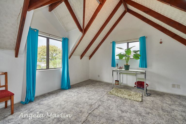 Photo of property in 12 Oak Crescent, Ashhurst, 4810