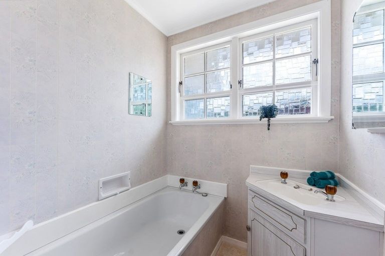 Photo of property in 387 Fergusson Drive, Heretaunga, Upper Hutt, 5018