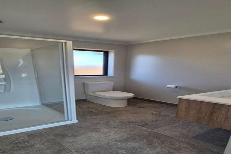 Photo of property in 43 Te Taniwha Road, One Tree Point, 0118