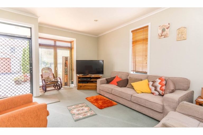 Photo of property in Tuscany Towers, 11/1 Ambrico Place, New Lynn, Auckland, 0600