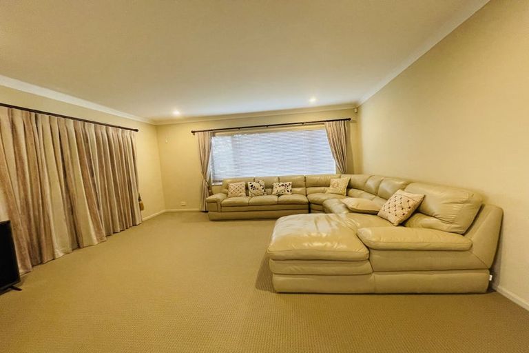 Photo of property in 10 Wye Oak Drive, Schnapper Rock, Auckland, 0632