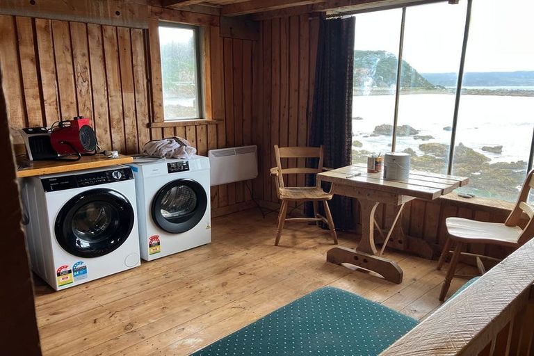 Photo of property in 116 The Esplanade, Houghton Bay, Wellington, 6023