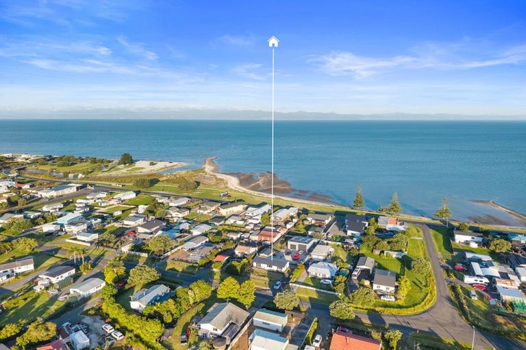 Photo of property in 16 Kowhai Avenue, Kaiaua, Miranda, 2473