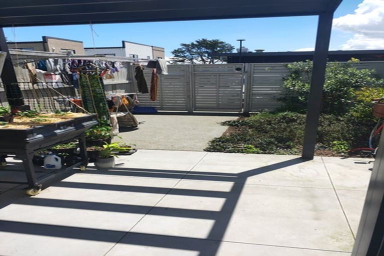 Photo of property in 3a Waituarua Drive, Takanini, 2112