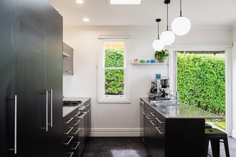 Photo of property in 3 Strathmore Crescent, Roslyn, Dunedin, 9010