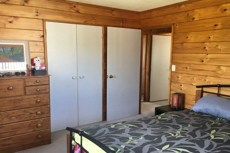 Photo of property in 36 Meadowvale Rise, Titirangi, Auckland, 0604