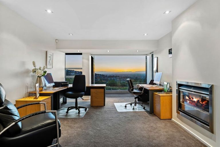 Photo of property in 6 Yelverton Place, Huntsbury, Christchurch, 8022