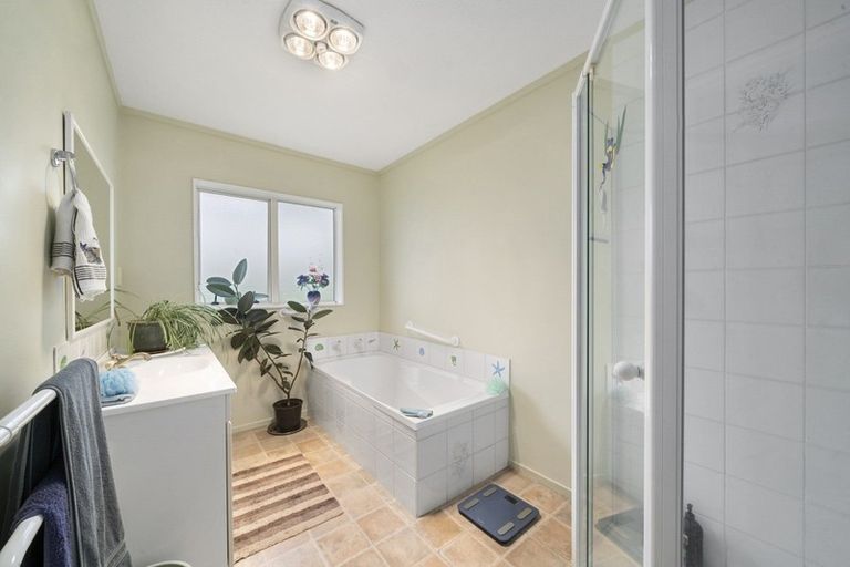 Photo of property in 35 Wood Leigh, Paraparaumu Beach, Paraparaumu, 5032