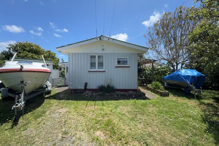 Photo of property in 4 James Mcleod Road, Shelly Beach, Helensville, 0874