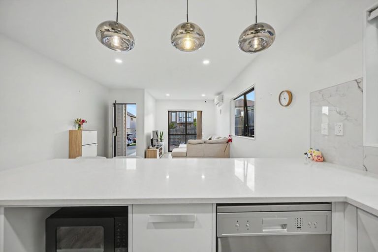 Photo of property in 113 Tiriwa Drive, Massey, Auckland, 0614