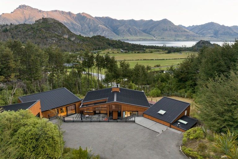 Photo of property in 18 Falcon Heights, Mount Creighton, Queenstown, 9371