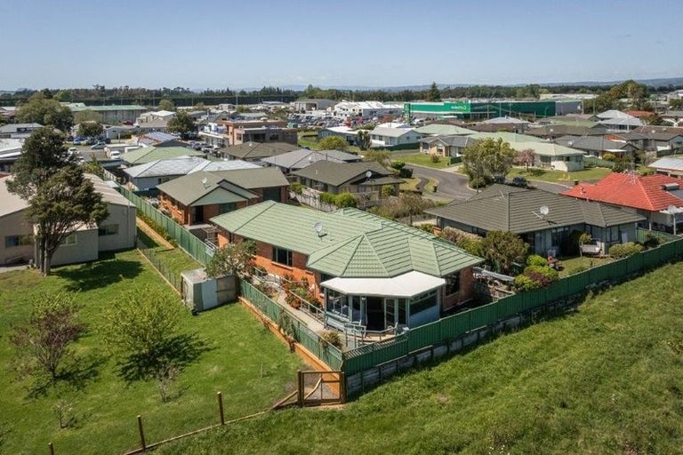 Photo of property in 16 Donegal Place, Katikati, 3129