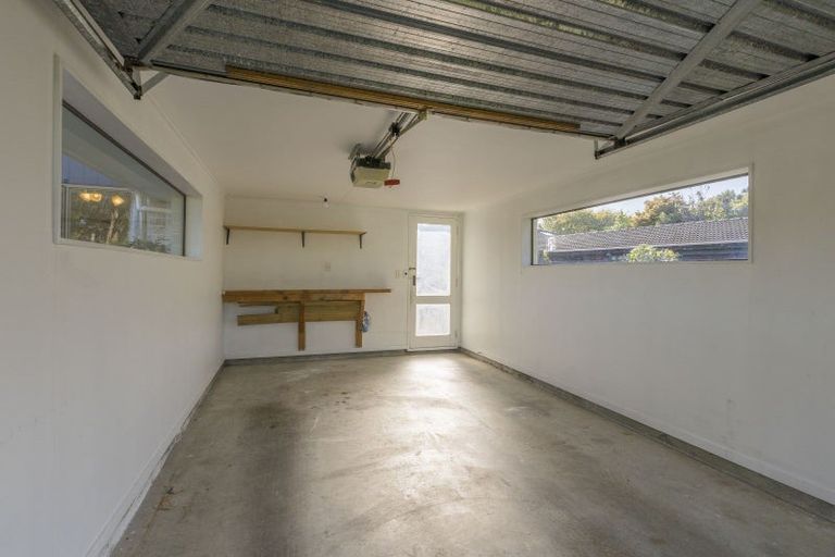 Photo of property in 15 Rosebank Grove, Waikanae, 5036