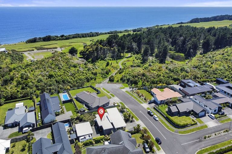 Photo of property in 75 Links Drive, Waiwhakaiho, New Plymouth, 4312