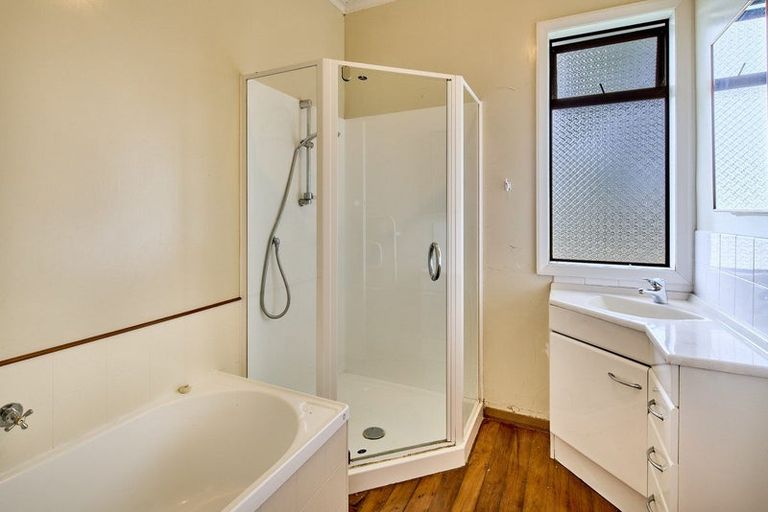 Photo of property in 56 Ranui Terrace, Tawa, Wellington, 5028